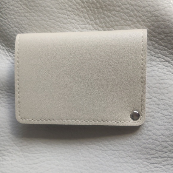 'Hummingbird' Indigenous Design by Douglas Horne Manicure Set - Picture 3 of 6